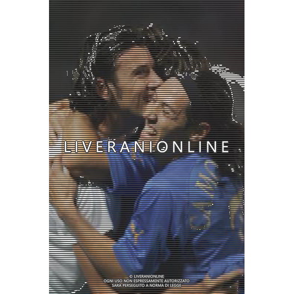 PALERMO 08/10/2005 ITALIA-SLOVENIA QUAL MONDIALI 2006 NELLA FOTO abbracci italia AGENZIA ALDO LIVERANI