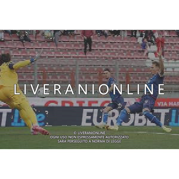Loris Cerquiglini/LMedia - AC Perugia vs US Cremonese - Italian soccer Serie B match 2021/2022 February 19 2022 - Stadio Renato Curi Perugia, Italy AC Perugia vs US Cremonese Photo showing: de luca manuel (n. 09 perugia calcio) @Loris Cerquiglini/LiveMedia /AGENZIA ALDO LIVERANI SAS