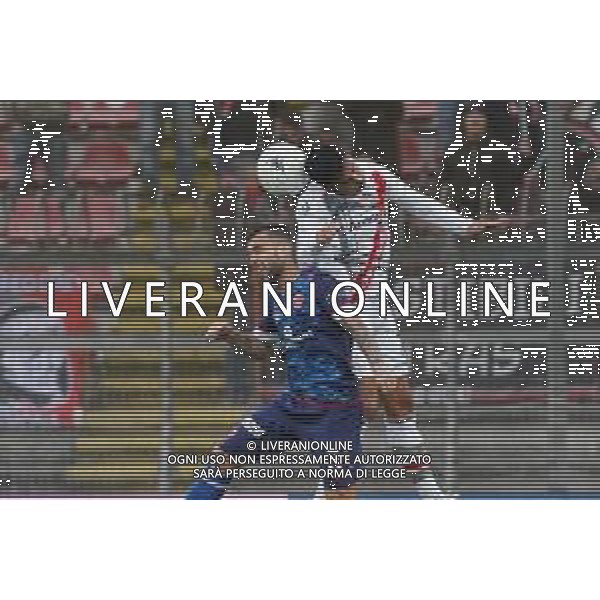 Loris Cerquiglini/LMedia - AC Perugia vs US Cremonese - Italian soccer Serie B match 2021/2022 February 19 2022 - Stadio Renato Curi Perugia, Italy AC Perugia vs US Cremonese Photo showing: baez jaime (n.7 us cremonese) v burrai salvatore (n.8 perugia calcio) @Loris Cerquiglini/LiveMedia /AGENZIA ALDO LIVERANI SAS