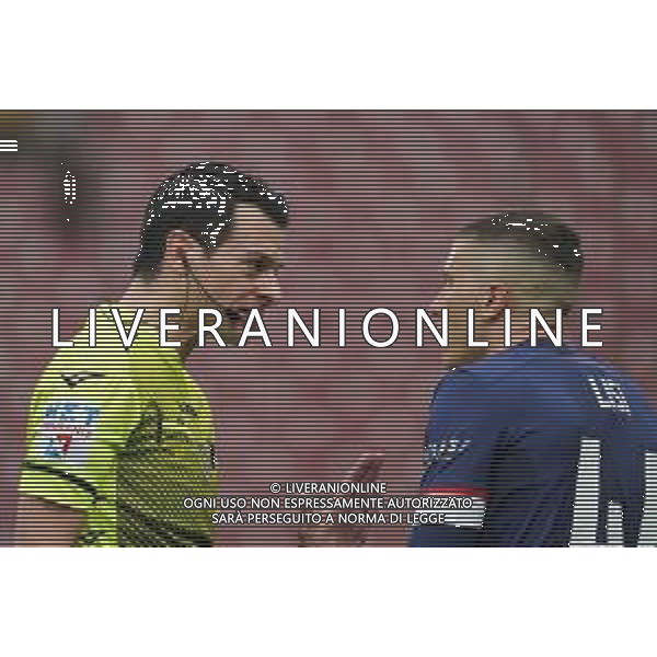 Loris Cerquiglini/LMedia - AC Perugia vs US Cremonese - Italian soccer Serie B match 2021/2022 February 19 2022 - Stadio Renato Curi Perugia, Italy AC Perugia vs US Cremonese Photo showing: pezzuto ivano arbitro e lisi francesco (n.44 perugia calcio) @Loris Cerquiglini/LiveMedia /AGENZIA ALDO LIVERANI SAS