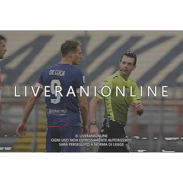 Loris Cerquiglini/LMedia - AC Perugia vs US Cremonese - Italian soccer Serie B match 2021/2022 February 19 2022 - Stadio Renato Curi Perugia, Italy AC Perugia vs US Cremonese Photo showing: pezzuto ivano arbitro (referee sez. lecce ) @Loris Cerquiglini/LiveMedia /AGENZIA ALDO LIVERANI SAS