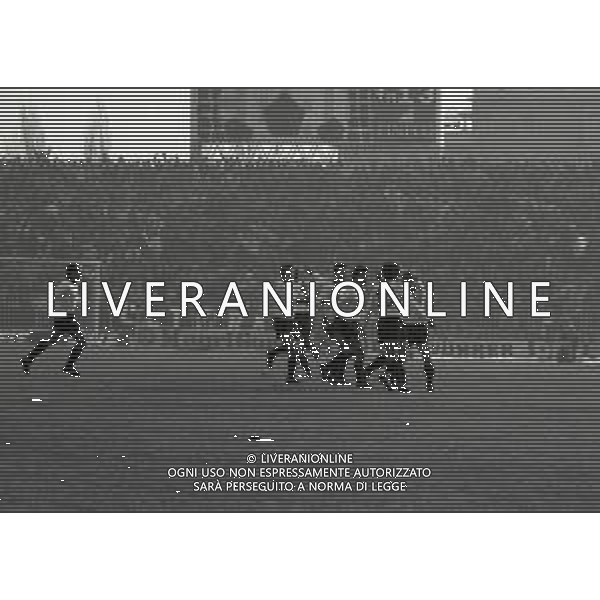 01-02-1987 BRESCIA CAMPIONATO DI CALCIO SERIE A BRESCIA-INTER 0-1 NELLA FOTO ABBRACCI GIOCATORI INTER DOPO IL GOAL AG ALDO LIVERANI SAS 