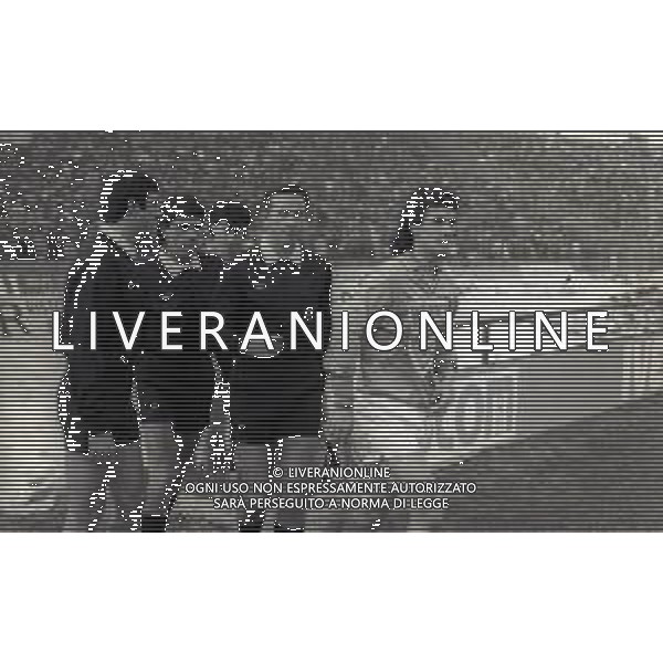 01-02-1987 BRESCIA CAMPIONATO DI CALCIO SERIE A BRESCIA-INTER 0-1 NELLA FOTO EVARISTO BECCALOSSI CON LA TERNA ARBITRALE AG ALDO LIVERANI SAS 