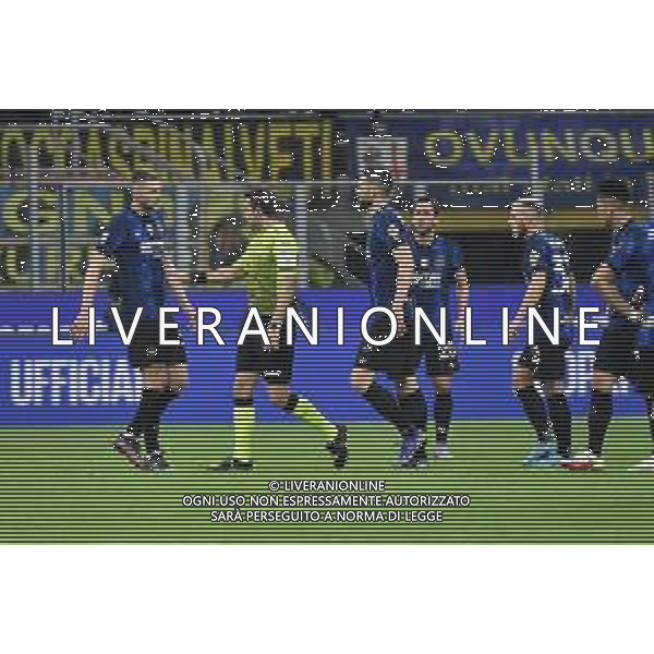 proteste skriniar con l\'arbitro Francesco Fourneau dopo il gol subito Inter vs Sassuolo Campionato Serie A TIM - 26a giornata Milano 20-02-2022 Stadio Giuseppe Meazza - San Siro foto Roberto Garavaglia/ag. Aldo Liverani sas/AGENZIA ALDO LIVERANI SAS