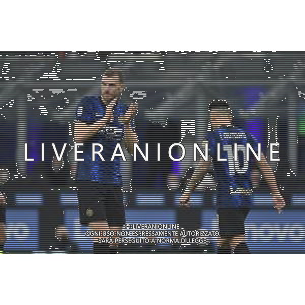 Edin Dzeko (Inter) e Lautaro Martinez (Inter) Inter vs Sassuolo Campionato Serie A TIM - 26a giornata Milano 20-02-2022 Stadio Giuseppe Meazza - San Siro foto Roberto Garavaglia/ag. Aldo Liverani sas