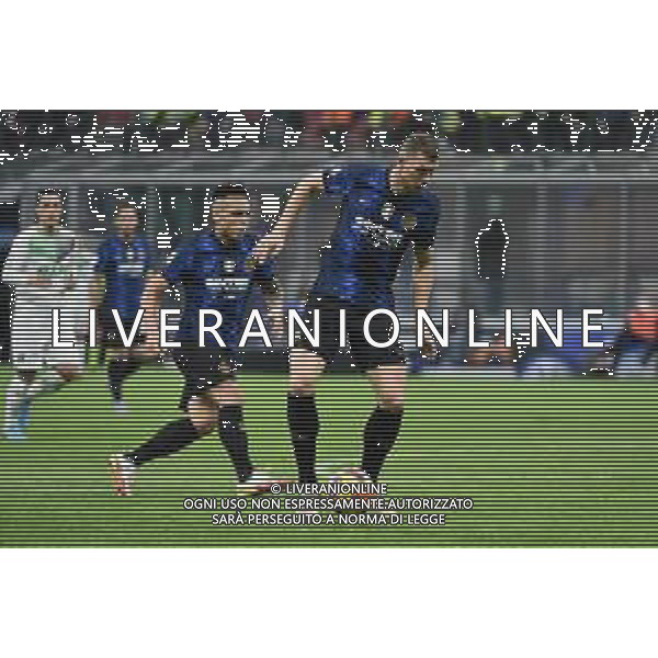 Edin Dzeko (Inter) e sulla SX Lautaro Martinez (Inter) Inter vs Sassuolo Campionato Serie A TIM - 26a giornata Milano 20-02-2022 Stadio Giuseppe Meazza - San Siro foto Roberto Garavaglia/ag. Aldo Liverani sas