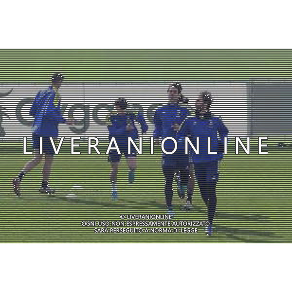Torino 21.02.2022 Continassa Allenamento rifinitura Champions League Villareal vs Juventus ©Manuela Viganti/Agenzia Aldo Liverani Nella foto: il gruppo in allenamento - manuel locatelli e dusan vlahovic ©VIGANTI/AGENZIA ALDO LIVERANI SAS