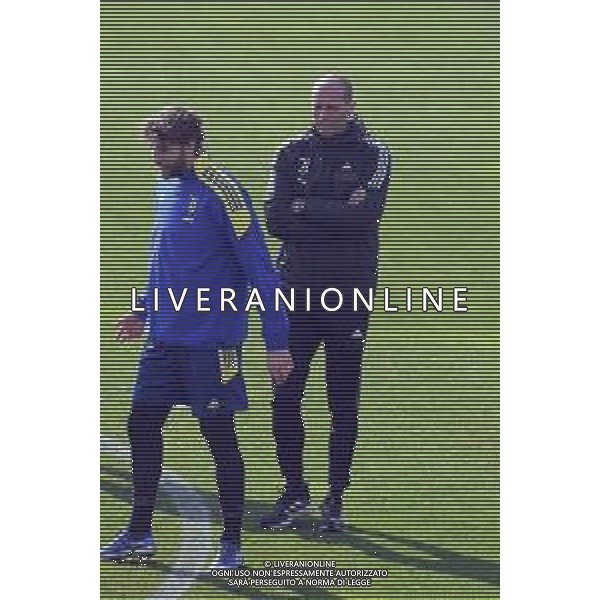 Torino 21.02.2022 Continassa Allenamento rifinitura Champions League Villareal vs Juventus ©Manuela Viganti/Agenzia Aldo Liverani Nella foto: massimiliano allegri e manuel locatelli ©VIGANTI/AGENZIA ALDO LIVERANI SAS