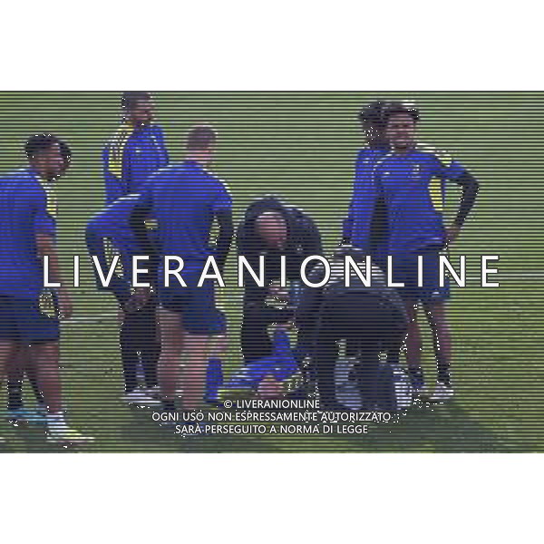 Torino 21.02.2022 Continassa Allenamento rifinitura Champions League Villareal vs Juventus ©Manuela Viganti/Agenzia Aldo Liverani Nella foto: adrien rabiot a terra dopo uno scontro con i compagni ©VIGANTI/AGENZIA ALDO LIVERANI SAS