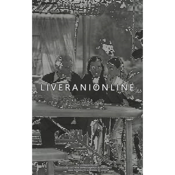 RETROSPETTIVA ENRICO MARIA SALERNO ATTORE NELLA FOTO ENRICO MARIA SALERNO CON LA MOGLIE FIORETTA PIERELLA E I FIGLI A ROMA IL GIORNO 05-04-1967 AG ALDO LIVERANI SAS