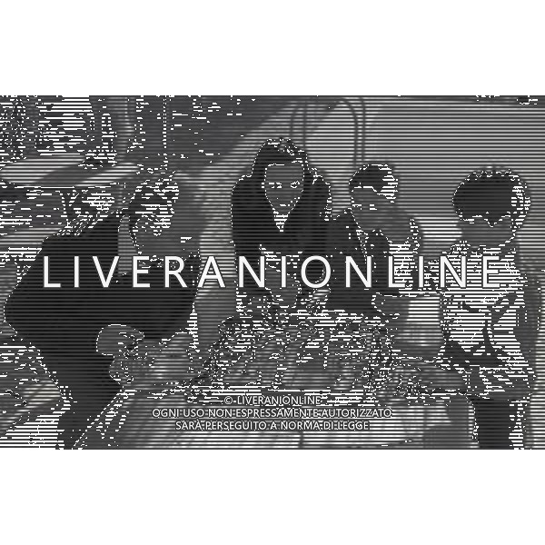 RETROSPETTIVA ENRICO MARIA SALERNO ATTORE NELLA FOTO ENRICO MARIA SALERNO CON LA MOGLIE FIORETTA PIERELLA E I FIGLI A ROMA IL GIORNO 05-04-1967 AG ALDO LIVERANI SAS
