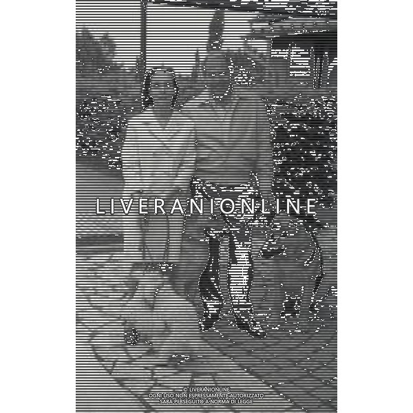 RETROSPETTIVA ENRICO MARIA SALERNO ATTORE NELLA FOTO ENRICO MARIA SALERNO CON LA MOGLIE FIORETTA PIERELLA A ROMA IL GIORNO 05-04-1967 AG ALDO LIVERANI SAS