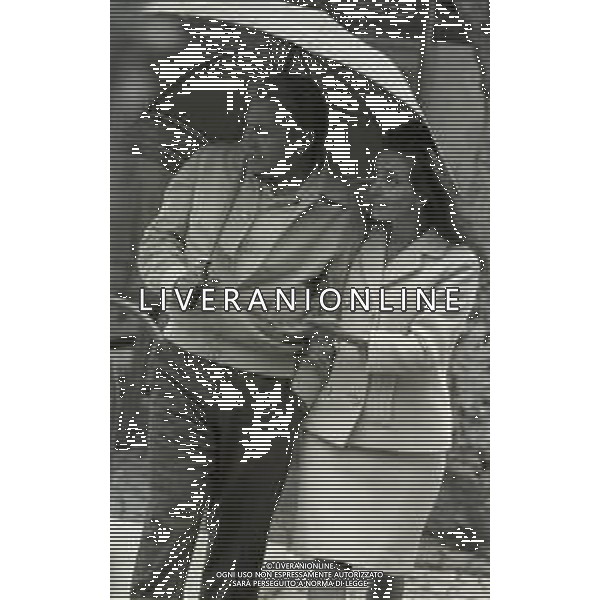 RETROSPETTIVA ENRICO MARIA SALERNO ATTORE NELLA FOTO ENRICO MARIA SALERNO CON LA MOGLIE FIORETTA PIERELLA A ROMA IL GIORNO 05-04-1967 AG ALDO LIVERANI SAS
