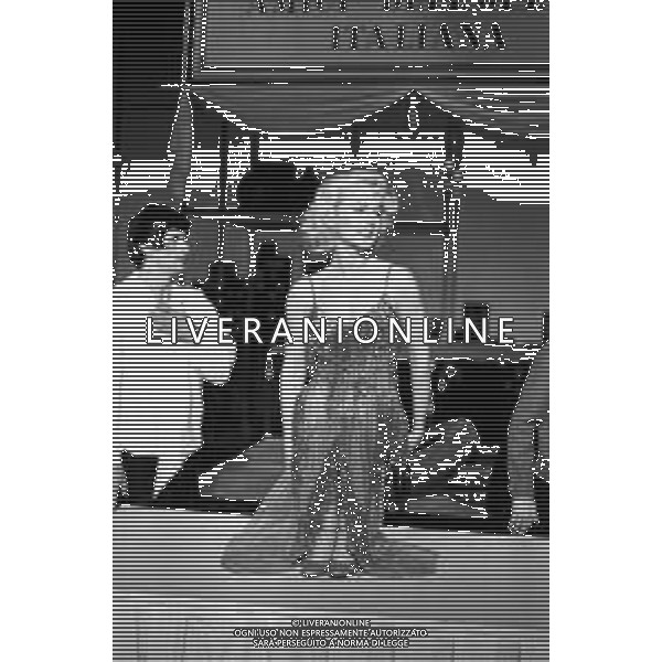 RETROSPETTIVA LORETTA GOGGI ATTRICE E CANTANTE NELLA FOTO NEL PROGRAMMA TELEVISIVO \'FANTASTICO\' A MILANO NEL 1979 DURANTE L\'IMITAZIONE DI MARILYN ©Archivio Giovanni Liverani/AGENZIA ALDO LIVERANI SAS