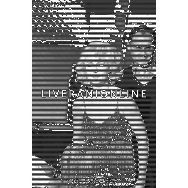 RETROSPETTIVA LORETTA GOGGI ATTRICE E CANTANTE NELLA FOTO NEL PROGRAMMA TELEVISIVO \'FANTASTICO\' A MILANO NEL 1979 DURANTE L\'IMITAZIONE DI MARILYN ©Archivio Giovanni Liverani/AGENZIA ALDO LIVERANI SAS