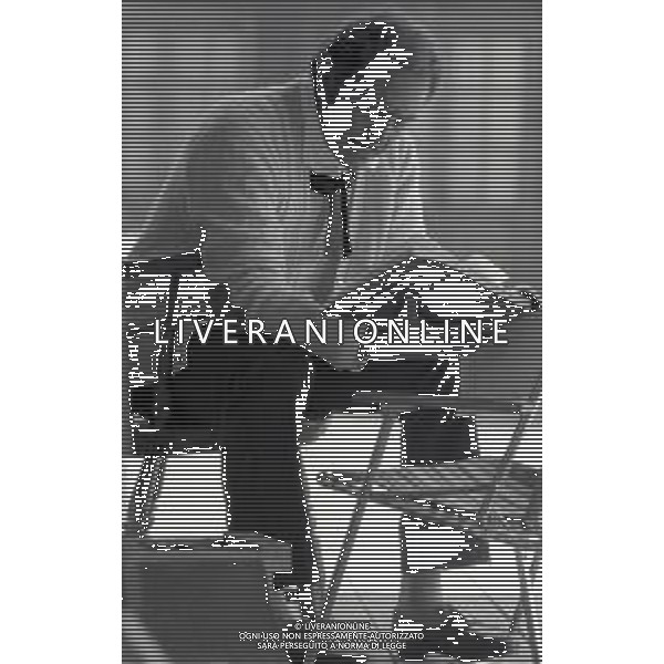 RETROSPETTIVA ENRICO MARIA SALERNO ATTORE NELLA FOTO ENRICO MARIA SALERNO SUL SET DEL FILM“ SENTENZA DI MORTE“ NELL\'ANNO 1967 AG ALDO LIVERANI SAS