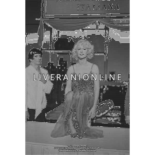 RETROSPETTIVA LORETTA GOGGI ATTRICE E CANTANTE NELLA FOTO NEL PROGRAMMA TELEVISIVO \'FANTASTICO\' A MILANO NEL 1979 DURANTE L\'IMITAZIONE DI MARILYN ©Archivio Giovanni Liverani/AGENZIA ALDO LIVERANI SAS