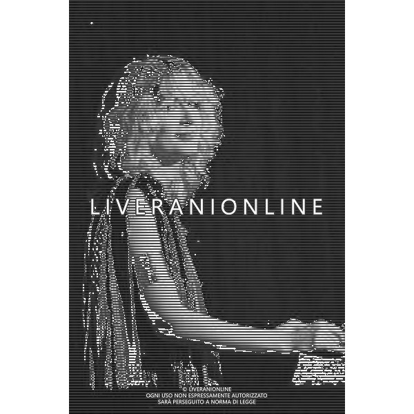 RETROSPETTIVA LORETTA GOGGI ATTRICE E CANTANTE NELLA FOTO ALLA CONDUZIONE DEL PROGRAMMA TELEVISIVO \'FANTASTICO\' A MILANO NEL 1979 ©Archivio Giovanni Liverani/AGENZIA ALDO LIVERANI SAS