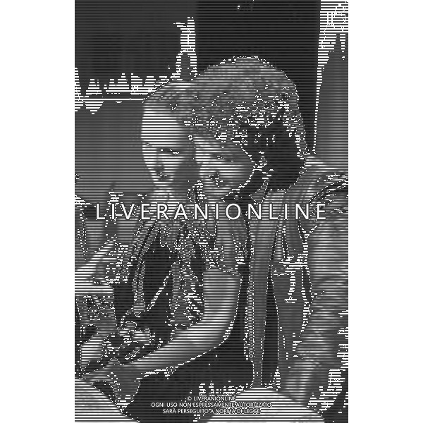 RETROSPETTIVA LORETTA GOGGI ATTRICE E CANTANTE NELLA FOTO NEL PROGRAMMA TELEVISIVO \'FANTASTICO\' A MILANO NEL 1979 CON BEPPE GRILLO ©Archivio Giovanni Liverani/AGENZIA ALDO LIVERANI SAS