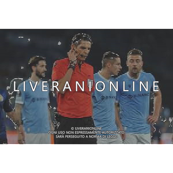 Lazio vs Porto Europa League - Sedicesimi di finale Stadio Olimpico - Roma 24-02-202 nella foto arbitro Aytekin attende disposizioni dal Var ©Federico Gaetano/AGENZIA ALDO LIVERANI SAS