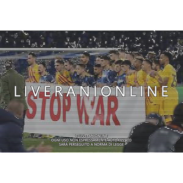 NAPOLI - BARCELLONA UEFA EUROPA LEAGUE 24.02.2022 NELLA FOTO giocatori con striscione no war - contro la guerra russia ucraina ©MOSCA/AGENZIA ALDO LIVERANI SAS