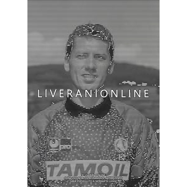 RETROSPETTIVA FABRIZIO FERRON CALCIATORE NELLA FOTO FABRIZIO FERRON CON LA MAGLIA DELL\'ATALANTA NELL\'ANNO 1990-1991 AG ALDO LIVERANI SAS