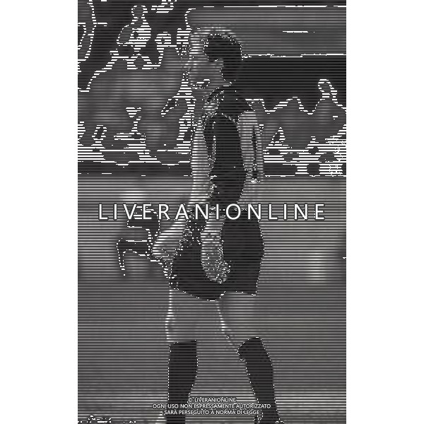 RETROSPETTIVA FABRIZIO FERRON CALCIATORE NELLA FOTO FABRIZIO FERRON CON LA MAGLIA DELL\'ATALANTA NELL\'ANNO 1990-1991 AG ALDO LIVERANI SAS