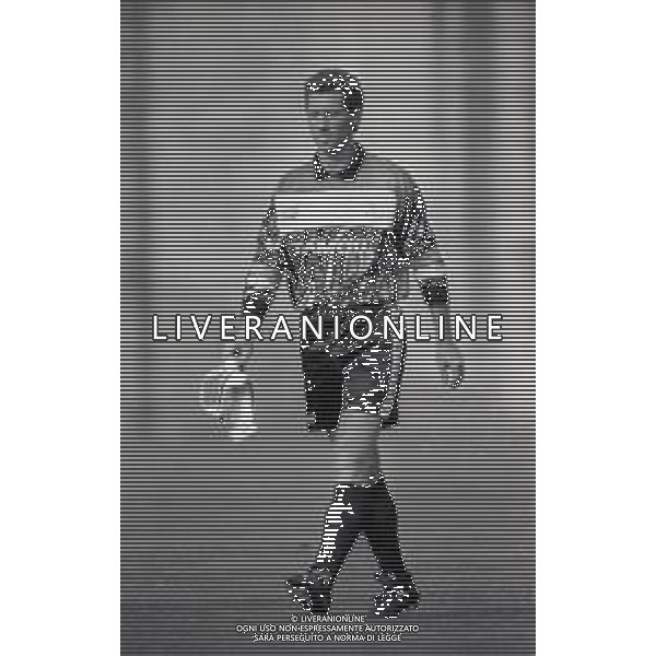 RETROSPETTIVA FABRIZIO FERRON CALCIATORE NELLA FOTO FABRIZIO FERRON CON LA MAGLIA DELL\'ATALANTA NELL\'ANNO 1990-1991 AG ALDO LIVERANI SAS