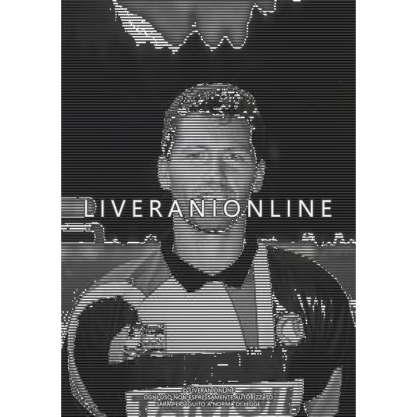 RETROSPETTIVA FABRIZIO FERRON CALCIATORE NELLA FOTO FABRIZIO FERRON CON LA MAGLIA DELL\'ATALANTA NELL\'ANNO 1993-1994 AG ALDO LIVERANI SAS 