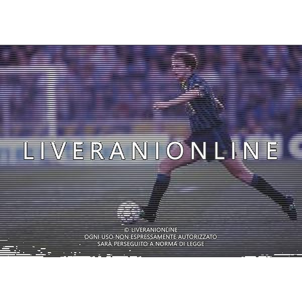 RETROSPETTIVA JOHN VAN DEN BROM CALCIATORE NELLA FOTO JOHN VAN DEN BROM CON LA MAGLIA DELL\'AJAX AG ALDO LIVERANI SAS