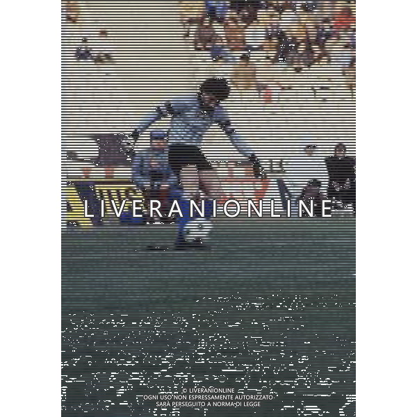RETROSPETTIVA FABIO BRINI CALCIATORE NELLA FOTO FABIO BRINI CON LA MAGLIA DELL\'ASCOLI CALCIO NELL\'ANNO 1982 AG ALDO LIVERANI SAS