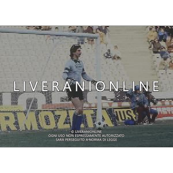 RETROSPETTIVA FABIO BRINI CALCIATORE NELLA FOTO FABIO BRINI CON LA MAGLIA DELL\'ASCOLI CALCIO NELL\'ANNO 1982 AG ALDO LIVERANI SAS
