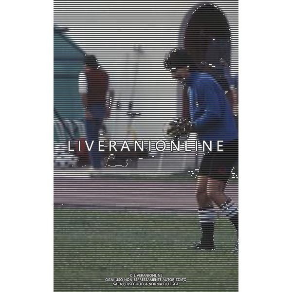 RETROSPETTIVA FABIO BRINI CALCIATORE NELLA FOTO FABIO BRINI CON LA MAGLIA DELL\'UDINESE CALCIO NELL\'ANNO 1983 AG ALDO LIVERANI SAS