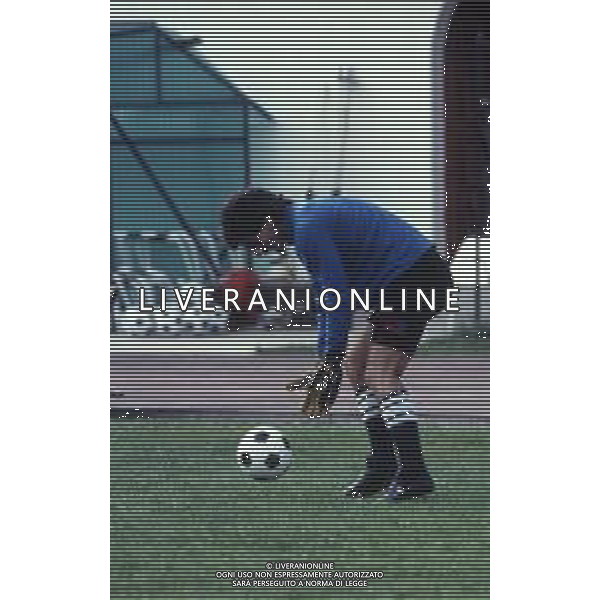 RETROSPETTIVA FABIO BRINI CALCIATORE NELLA FOTO FABIO BRINI CON LA MAGLIA DELL\'UDINESE CALCIO NELL\'ANNO 1983 AG ALDO LIVERANI SAS