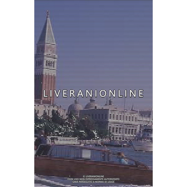 RETROSPETTIVA SARAH FERGUSON DUCHESSA DI YORK NELLA FOTO SARAH FERGUSON DUCHESSA DI YORK IN VISITA A VENEZIA CON IL MARITO ANDREA PRINCIPE DI YORK AG ALDO LIVERANI SAS 