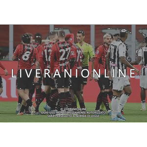 proteste Milan con l\'arbitro Matteo Marchetti a fine gara Milan vs Udinese Campionato Serie A TIM - 27a giornata Milano 25-02-2022 Stadio Giuseppe Meazza - San Siro foto Roberto Garavaglia/ag. Aldo Liverani sas/AGENZIA ALDO LIVERANI SAS