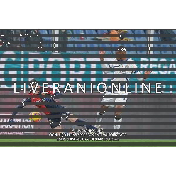 Danilo Vigo/LMedia - Genoa CFC vs Inter - FC Internazionale - italian soccer Serie A match 2021/2022 February 25 2022 - Luigi Ferraris stadium Genova, Italy Genoa CFC vs Inter - FC Internazionale Photo showing: Johan Felipe Vasquez Ibarra (Genoa) - DENZEL DUMFRIES (Inter) @Danilo Vigo/LiveMedia /AGENZIA ALDO LIVERANI SAS