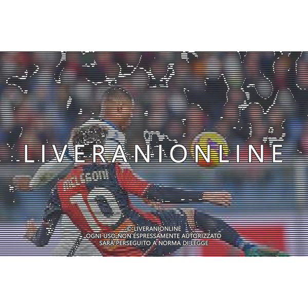 Danilo Vigo/LMedia - Genoa CFC vs Inter - FC Internazionale - italian soccer Serie A match 2021/2022 February 25 2022 - Luigi Ferraris stadium Genova, Italy Genoa CFC vs Inter - FC Internazionale Photo showing: DENZEL DUMFRIES (Inter) - Filippo Melegoni (Genoa) @Danilo Vigo/LiveMedia /AGENZIA ALDO LIVERANI SAS
