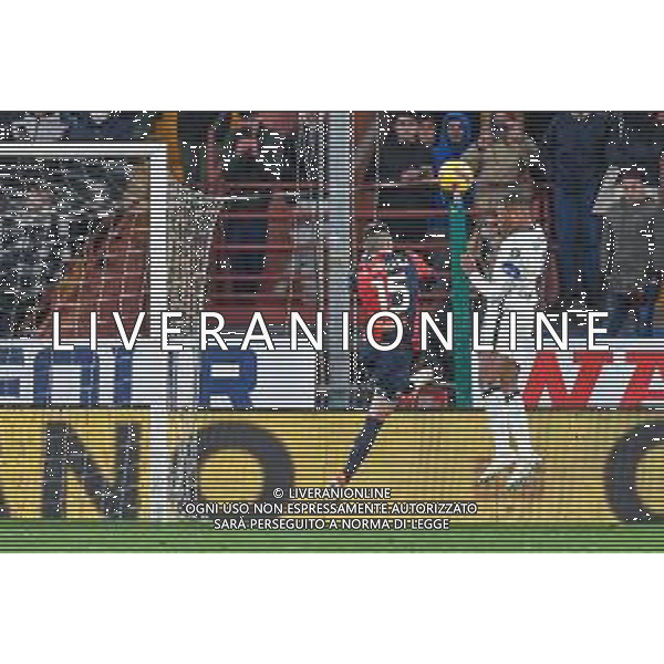 Danilo Vigo/LMedia - Genoa CFC vs Inter - FC Internazionale - italian soccer Serie A match 2021/2022 February 25 2022 - Luigi Ferraris stadium Genova, Italy Genoa CFC vs Inter - FC Internazionale Photo showing: Johan Felipe Vasquez Ibarra (Genoa) DENZEL DUMFRIES (Inter) @Danilo Vigo/LiveMedia /AGENZIA ALDO LIVERANI SAS