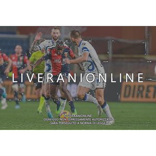 Danilo Vigo/LMedia - Genoa CFC vs Inter - FC Internazionale - italian soccer Serie A match 2021/2022 February 25 2022 - Luigi Ferraris stadium Genova, Italy Genoa CFC vs Inter - FC Internazionale Photo showing: Marcelo Brozovic (Inter) - Yayah Kallon (Genoa) Stefan de Vrij (Inter) @Danilo Vigo/LiveMedia /AGENZIA ALDO LIVERANI SAS