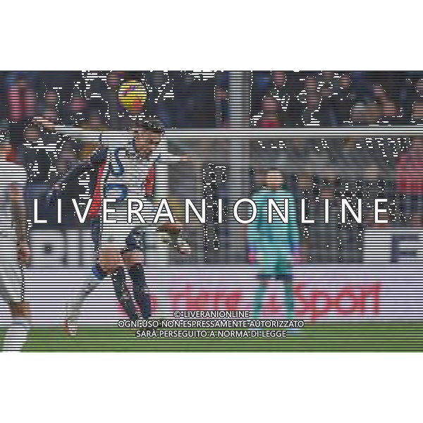 Danilo Vigo/LMedia - Genoa CFC vs Inter - FC Internazionale - italian soccer Serie A match 2021/2022 February 25 2022 - Luigi Ferraris stadium Genova, Italy Genoa CFC vs Inter - FC Internazionale Photo showing: Johan Felipe Vasquez Ibarra (Genoa) Lautaro Martinez (Inter) @Danilo Vigo/LiveMedia /AGENZIA ALDO LIVERANI SAS