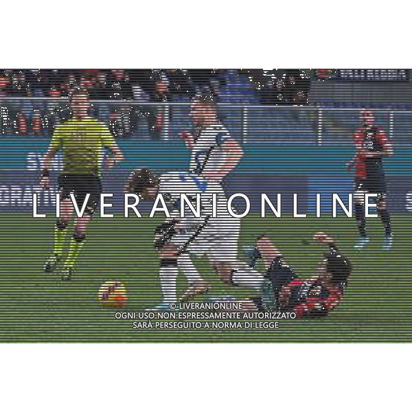 Danilo Vigo/LMedia - Genoa CFC vs Inter - FC Internazionale - italian soccer Serie A match 2021/2022 February 25 2022 - Luigi Ferraris stadium Genova, Italy Genoa CFC vs Inter - FC Internazionale Photo showing: arbitro The Referee of the match Daniele Chiffi to Padova EDIN DZEKO (Inter) Nicolo Barella (Inter) Filippo Melegoni (Genoa) @Danilo Vigo/LiveMedia /AGENZIA ALDO LIVERANI SAS