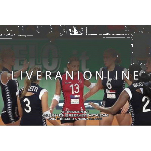 Vicenza -09-10-2005 campionato volley femminile minetti infoplus vicenza- bigmat kerakoll chieri esultanza kerakoll chieri Photo filippo venezia-agenzia aldo liverani