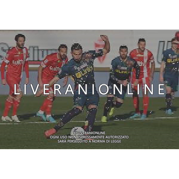 ¬© TVRG Massimo Coda (Lecce) segna il gol dell\'1 a 0 su rigore Monza vs Lecce Campionato Serie BKT - 26a giornata Monza 27-02-2022 U-Power Stadium foto Roberto Garavaglia/ag. Aldo Liverani sasAGENZIA ALDO LIVERANI SAS