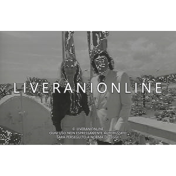 RETROSPETTIVA CARLOS MONZON PUGILE NELLA FOTO CARLOS MONZON A CANNES NELL\'ANNO 1977 CON SUSANA GIMENEZ AG ALDO LIVERANI SAS