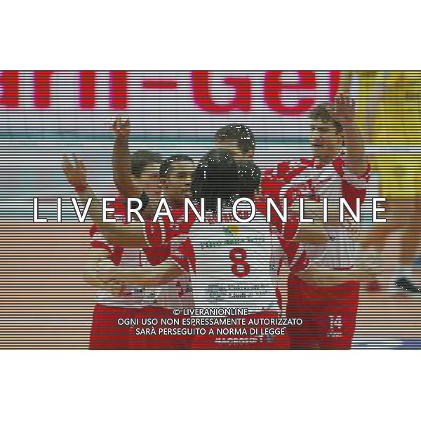 VERONA 09/10/2005 CAMPIONATO ITALIANO PALLAVOLO 2005/2006 MARMI LANZA VERONA-LUBE BANCA MARCHE MACERATA NELLA FOTO:ESULTANZA DEI GIOCATORI MACERATA FOTO PAOLA GARBUIO/ALDO LIVERANI s.a.s