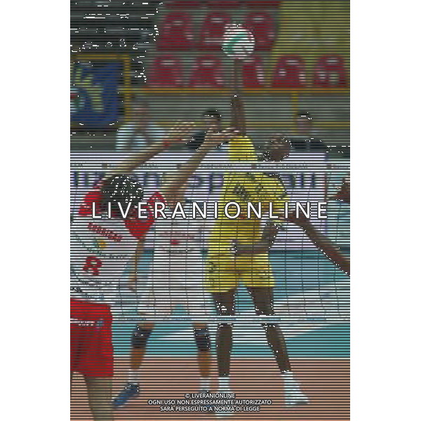 VERONA 09/10/2005 CAMPIONATO ITALIANO PALLAVOLO 2005/2006 MARMI LANZA VERONA-LUBE BANCA MARCHE MACERATA NELLA FOTO:GATO RAMON MOYA FOTO PAOLA GARBUIO/ALDO LIVERANI s.a.s