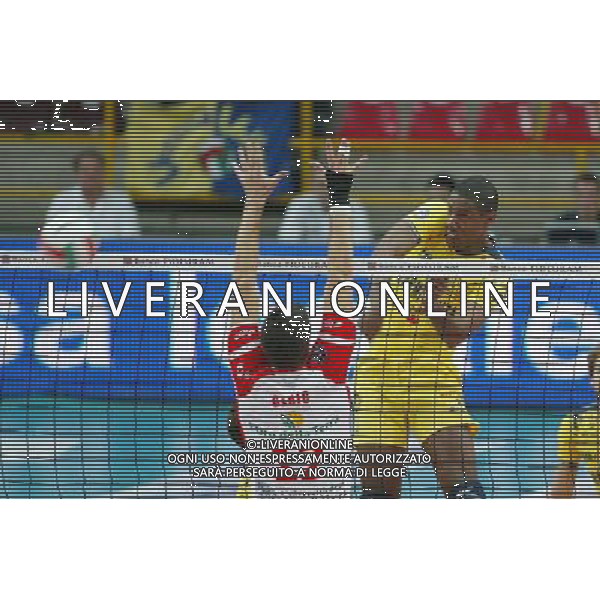 VERONA 09/10/2005 CAMPIONATO ITALIANO PALLAVOLO 2005/2006 MARMI LANZA VERONA-LUBE BANCA MARCHE MACERATA NELLA FOTO:HERNANDEZ IHOSVANY FOTO PAOLA GARBUIO/ALDO LIVERANI s.a.s