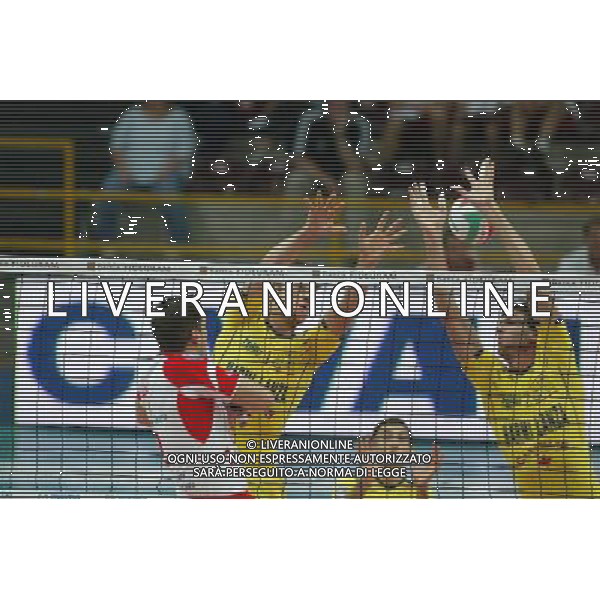 VERONA 09/10/2005 CAMPIONATO ITALIANO PALLAVOLO 2005/2006 MARMI LANZA VERONA-LUBE BANCA MARCHE MACERATA NELLA FOTO:MURO DI MORO STEFANO E SEMENZATO ANDREA FOTO PAOLA GARBUIO/ALDO LIVERANI s.a.s
