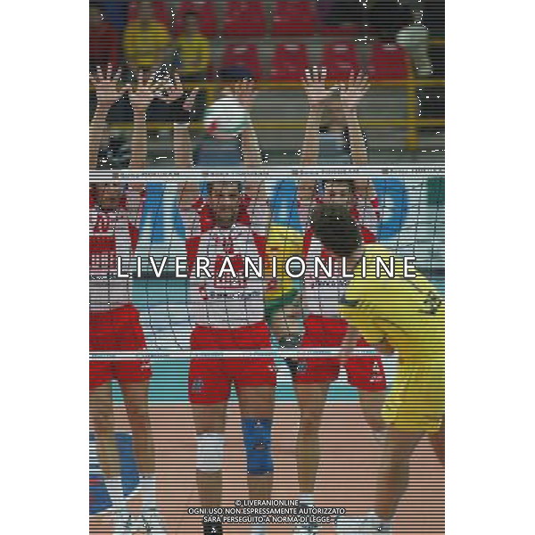 VERONA 09/10/2005 CAMPIONATO ITALIANO PALLAVOLO 2005/2006 MARMI LANZA VERONA-LUBE BANCA MARCHE MACERATA NELLA FOTO:MURO DI SINTINI GIACOMO, GERIC ANDRIJA E PAPARONI ALESSANDRO FOTO PAOLA GARBUIO/ALDO LIVERANI s.a.s